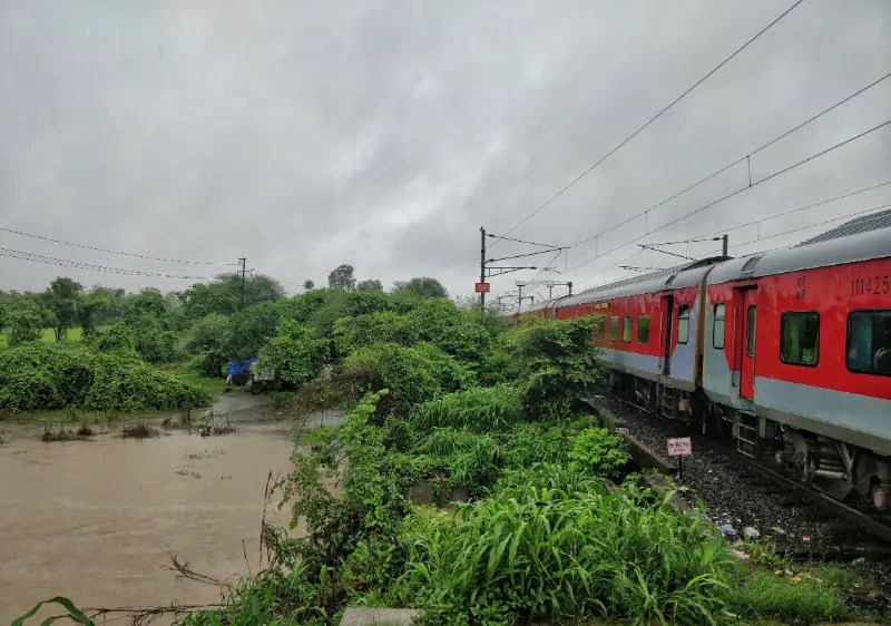 Waterlogged Mumbai, Stranded at Kelve Station #MumbaiRains