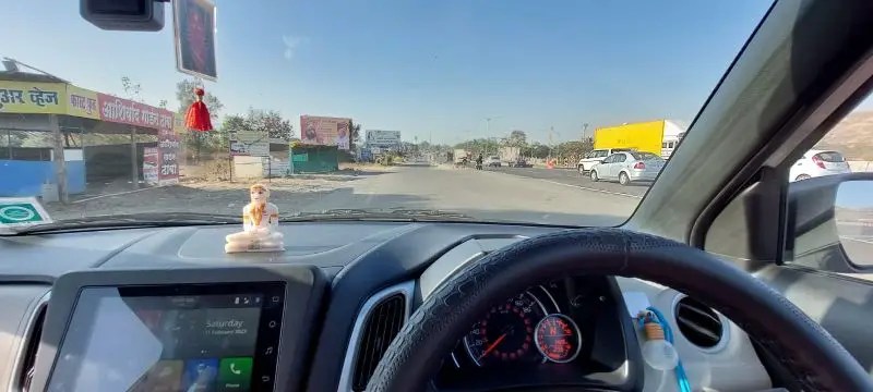 Somewhere after Khandala... my second ghat drive. Photo taken from behind driver's wheel, so you can see the car dashboard with Simandhar Swami murti