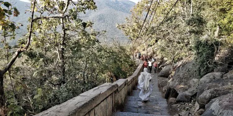 Girnar Pilgrimage Routes: The New & Old Stairways