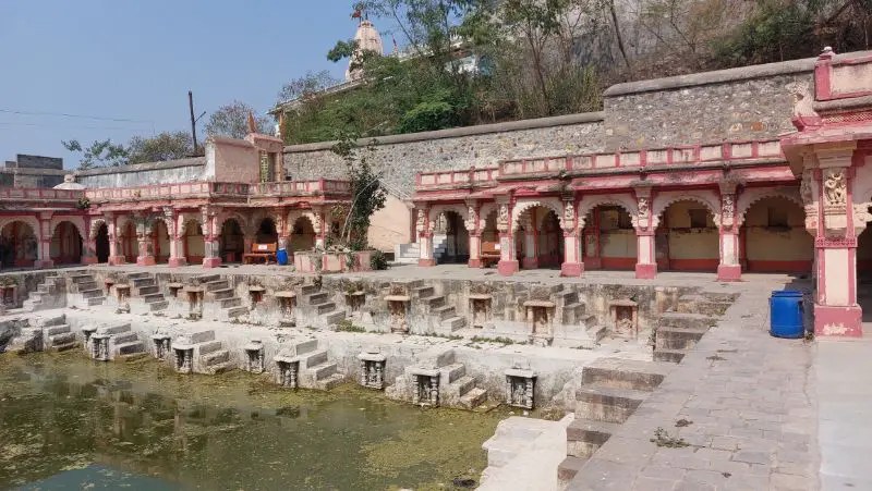 Sihor stepwell side view
